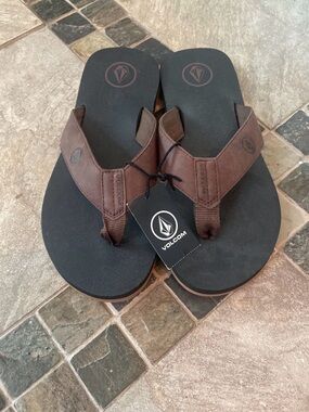 Volcom Men's Brown Leather-Style Strap Flip Flops with Black Footbed